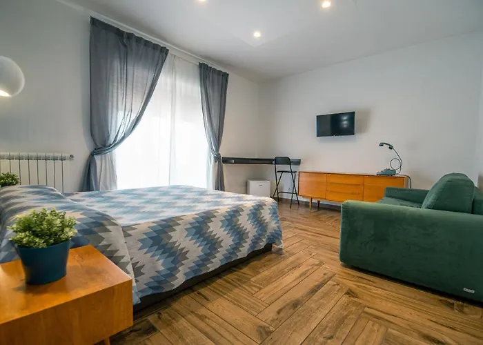 Bed and Breakfast Hub Ferroviario - 12 Posti Letto Per Il Tuo Gruppo A Napoli Con Wifi E Netflix